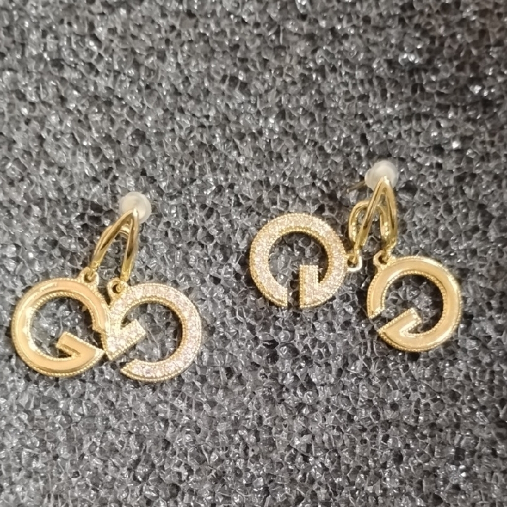 Elegant Gold Tone G Earrings